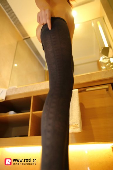 一图一故事——单膝跪地为哪般?:hth官方网页入口(图1) hth官方网页入口